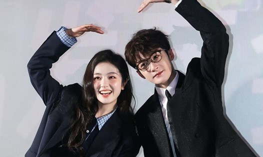 Đàn Kiện Thứ, Lý Lan Địch trong buổi quảng bá phim “Lự kính”. Ảnh: Nhà sản xuất