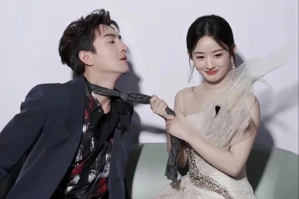 Lam Canh Tan and Trieu Le Dinh revealed evidence of dating. Photo: Sohu