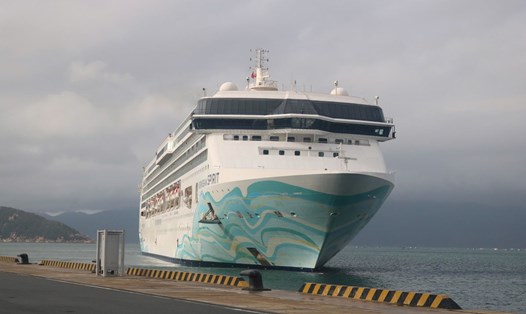 Chuyến tàu du lịch biển thứ 7 đến Khánh Hòa từ đầu năm đến nay. Ảnh: Nguyễn Phát