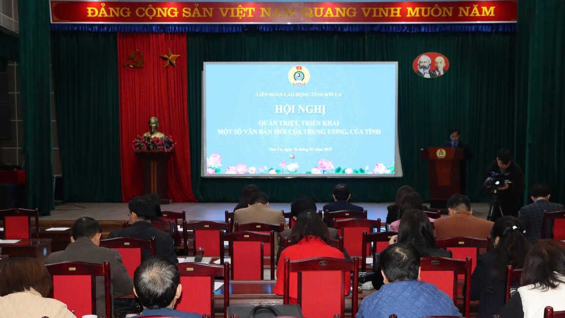 Nearly 60 union officials in Son La have been studied and thoroughly grasped the new document. Photo: Minh Nguyen