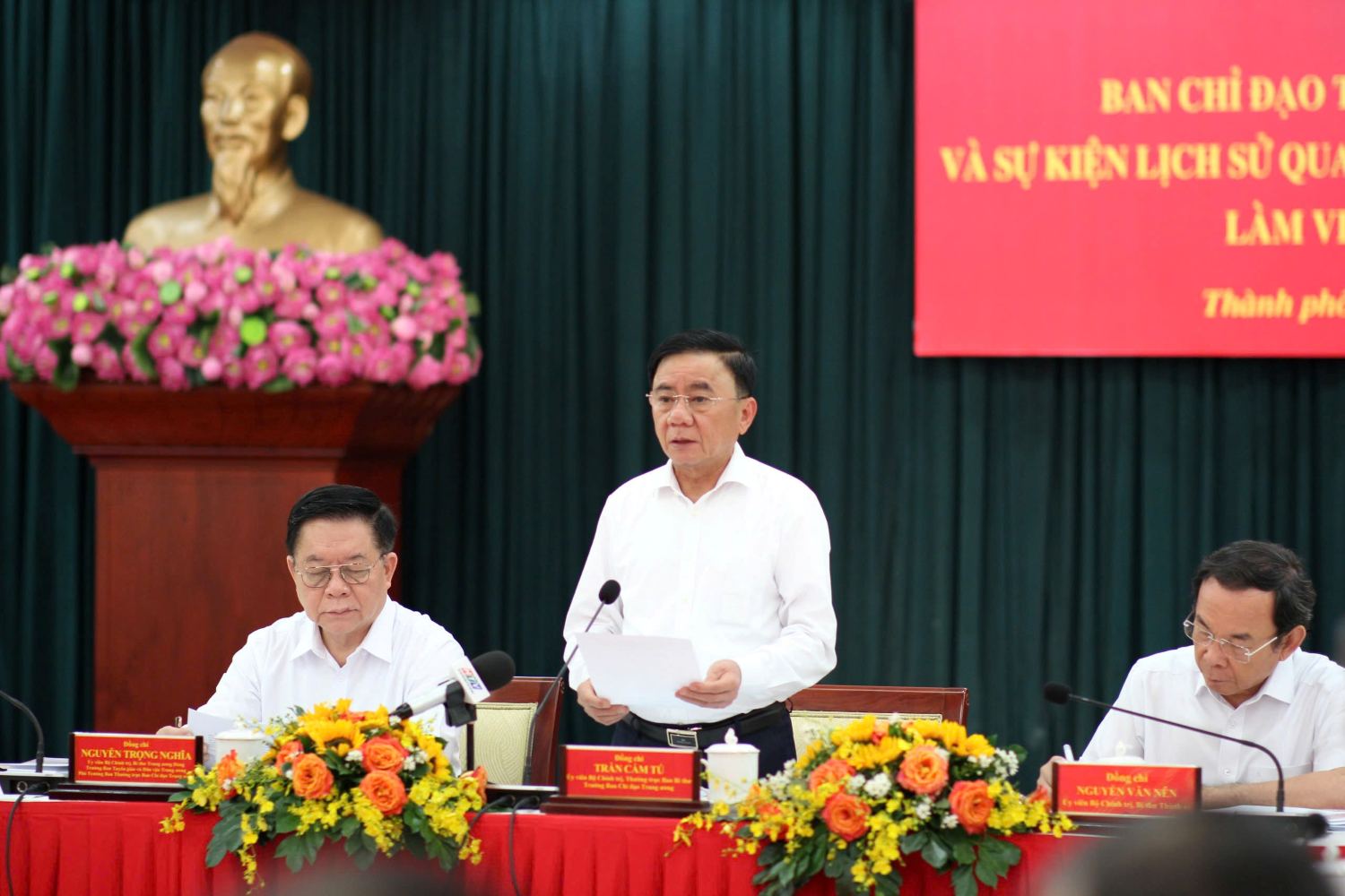 Politburo member and Standing member of the Secretariat Tran Cam Tu spoke at the meeting. Photo: Minh Quan