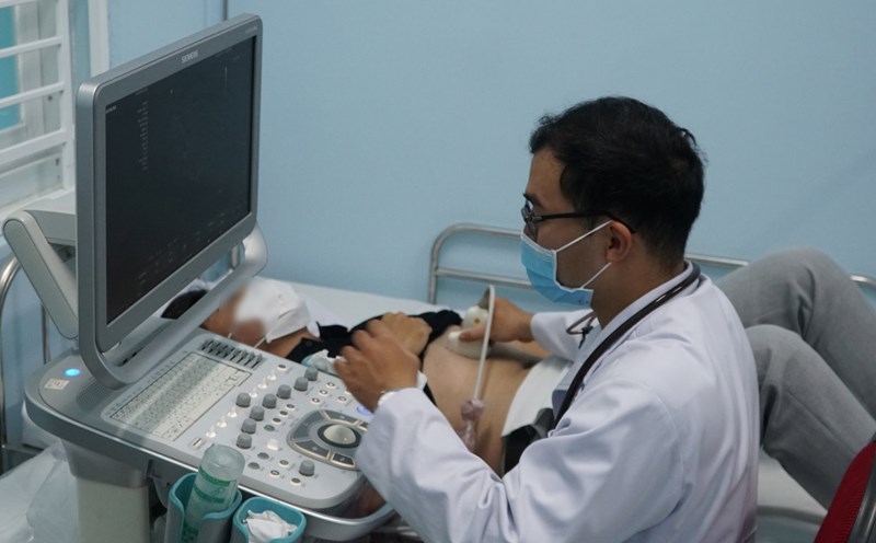 Developing grassroots health care, attracting people to come for medical examination and treatment