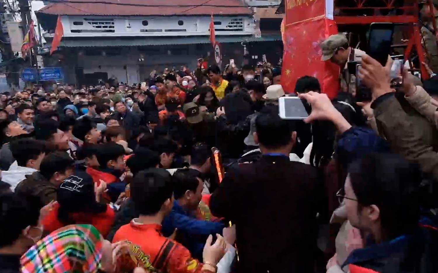 There is still a crowded scene at the beginning of the year to get lucky