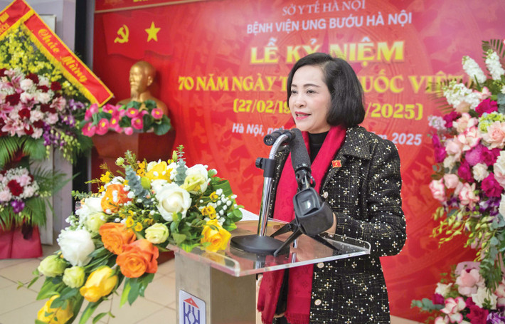 The Vice Chairman of the National Assembly suggested that Hanoi Oncology Hospital continue to strive to apply advanced technologies in cancer treatment. Photo: National Assembly