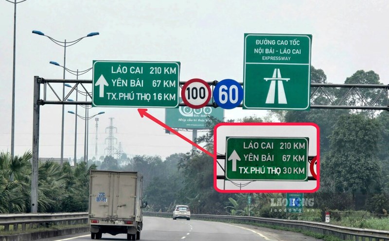 The correct directional sign at the IC8 Intersection of Noi Bai - Lao Cai Expressway has been edited. Photo: To Cong.