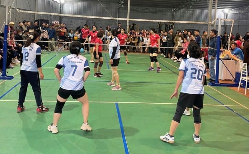 The teams participated in the exciting competition right after the tournament opening ceremony. Photo: Ba Manh