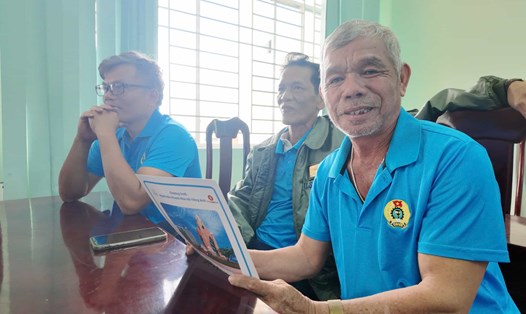 Hàng trăm tài xế xích lô ở Nha Trang được dạy tiếng Anh miễn phí. Ảnh: Hữu Long