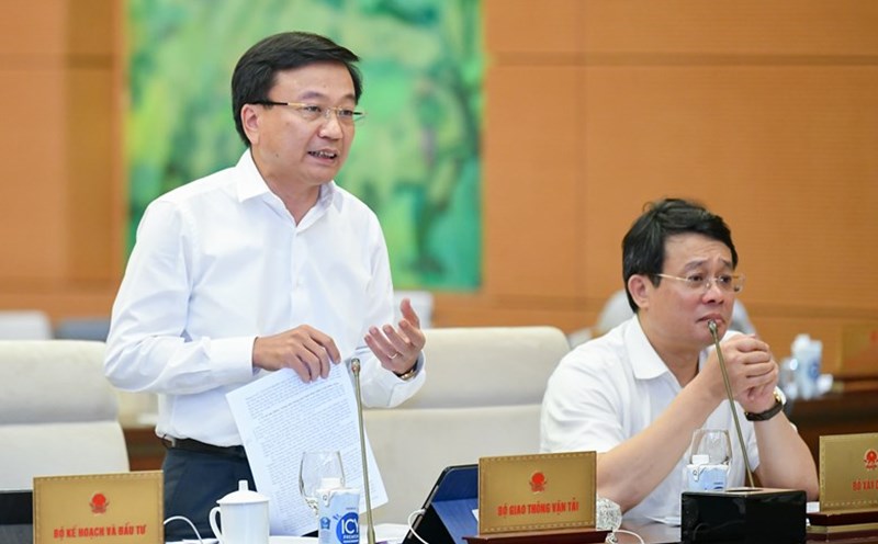 Transfer and appoint Mr. Nguyen Danh Huy to the position of Deputy Minister of Construction. Photo: Quochoi.vn