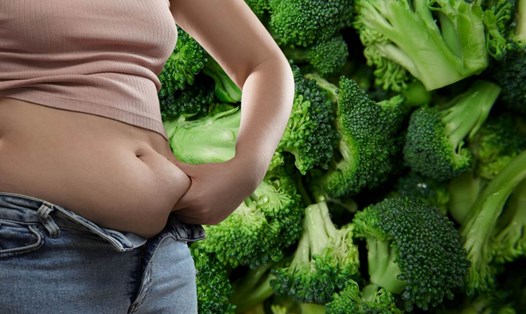 Súp lơ xanh là thực phẩm giàu chất xơ giúp giảm mỡ bụng. Đồ họa: Thanh Thanh