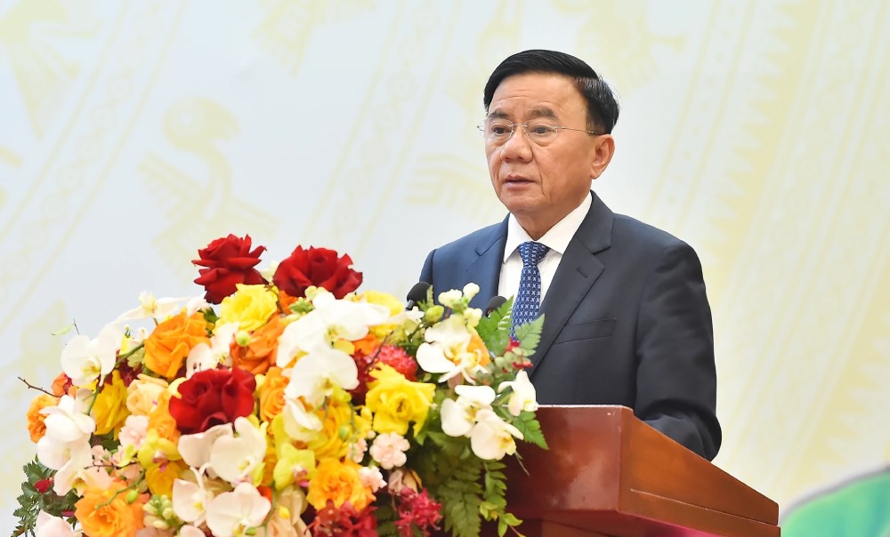 Politburo member and Standing member of the Secretariat Tran Cam Tu has just signed and issued Regulation No. 264-QD/TW on amending and supplementing a number of articles of Regulation No. 69-QD/TW. Photo: Dang Khoa