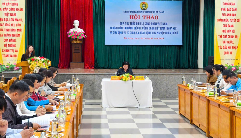 The Da Nang City Labor Federation organized a workshop to contribute ideas to the Charter of the Vietnam Trade Union. Photo: Tuong Minh
