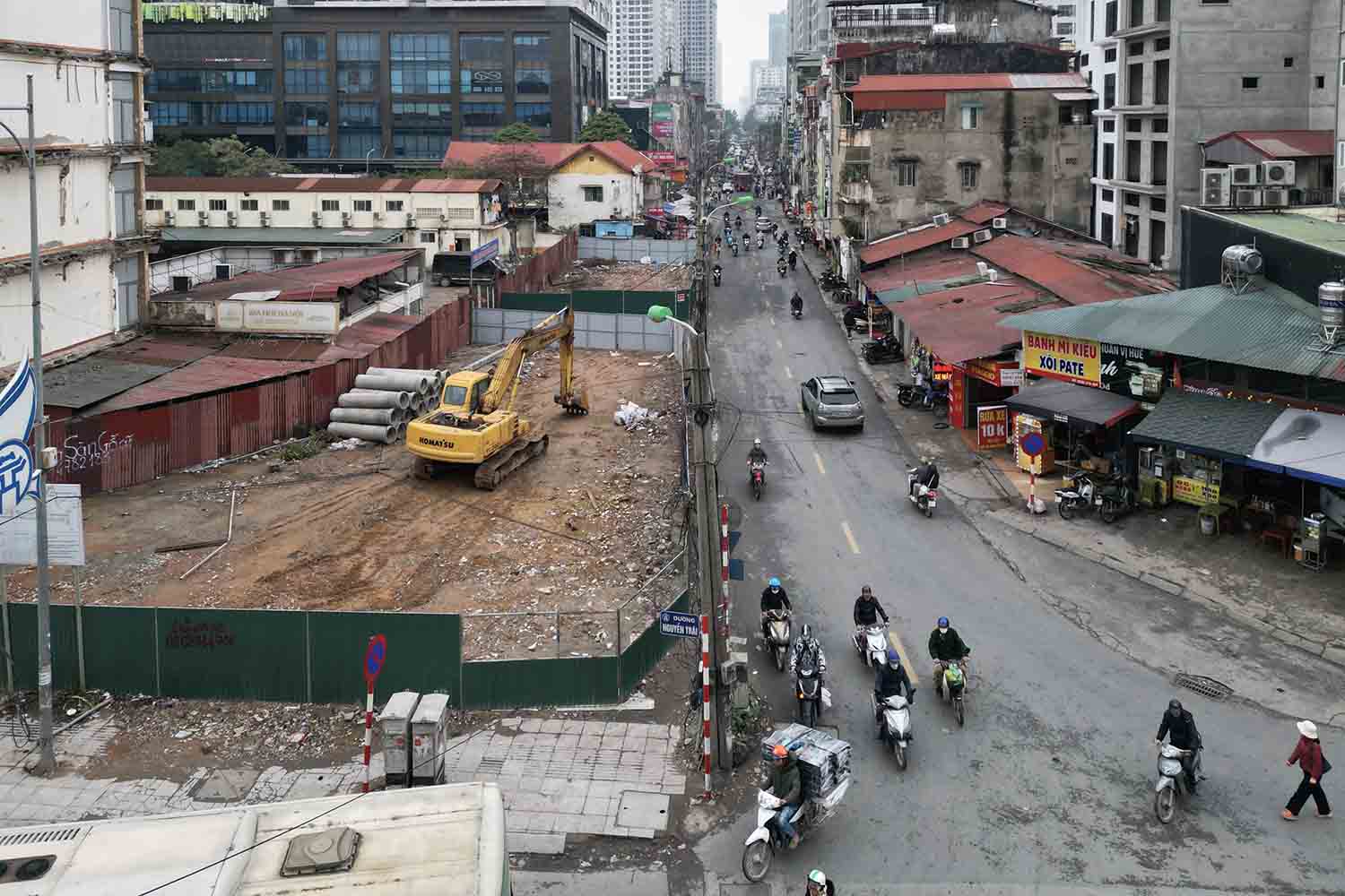 Trong anh la diem dau du an duong Nguyen Tuan tai nut giao voi duong Nguyen Trai. Anh: Huu Chanh 