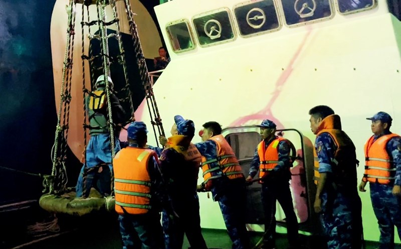 Timely emergency care for crew member suspected of having excess intestines at sea