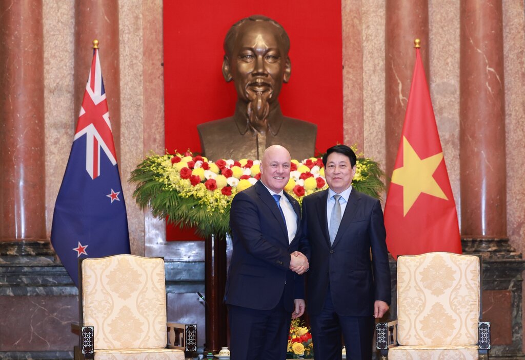 President Luong Cuong receives New Zealand Prime Minister Christopher Luxon. Photo: Hai Nguyen