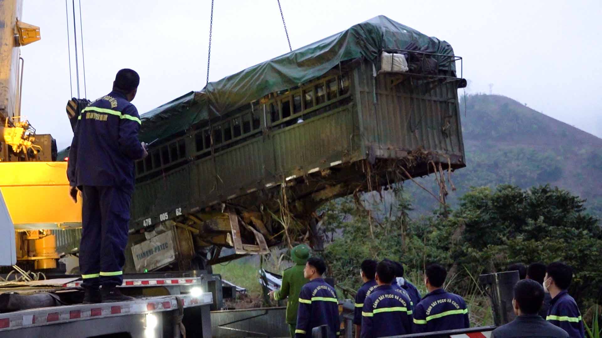 What caused the tractor-trailer to fall into a deep ravine, killing 2 people