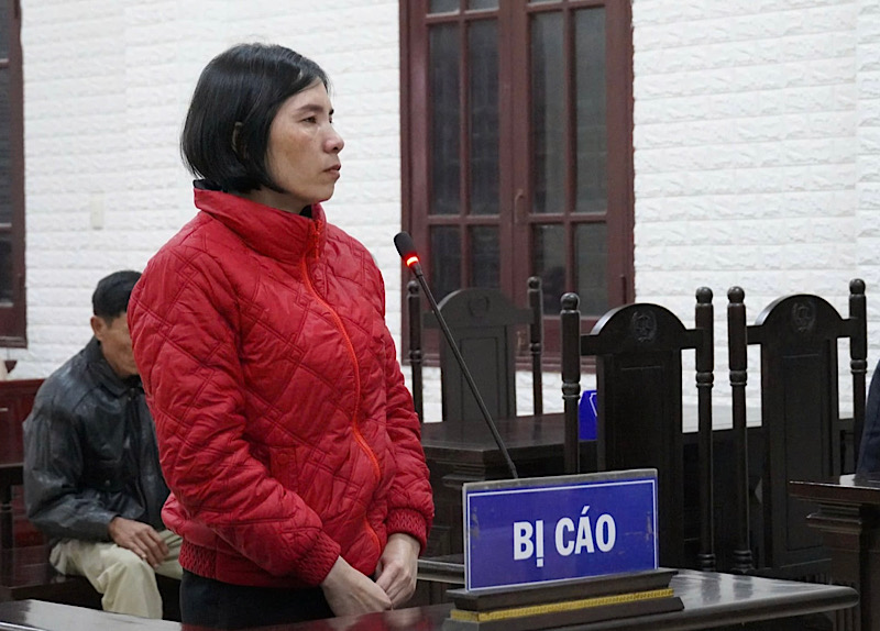 Bị cáo Loan bị tuyên án 16 năm tù vì tham ô hơn 2,3 tỉ đồng ngân sách. Ảnh: Huy Hoàng