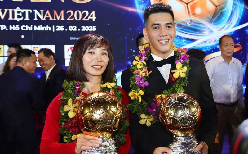 Thuy Trang and Tien Linh at the Vietnam Golden Ball 2024 gala. Photo: Thanh Vu