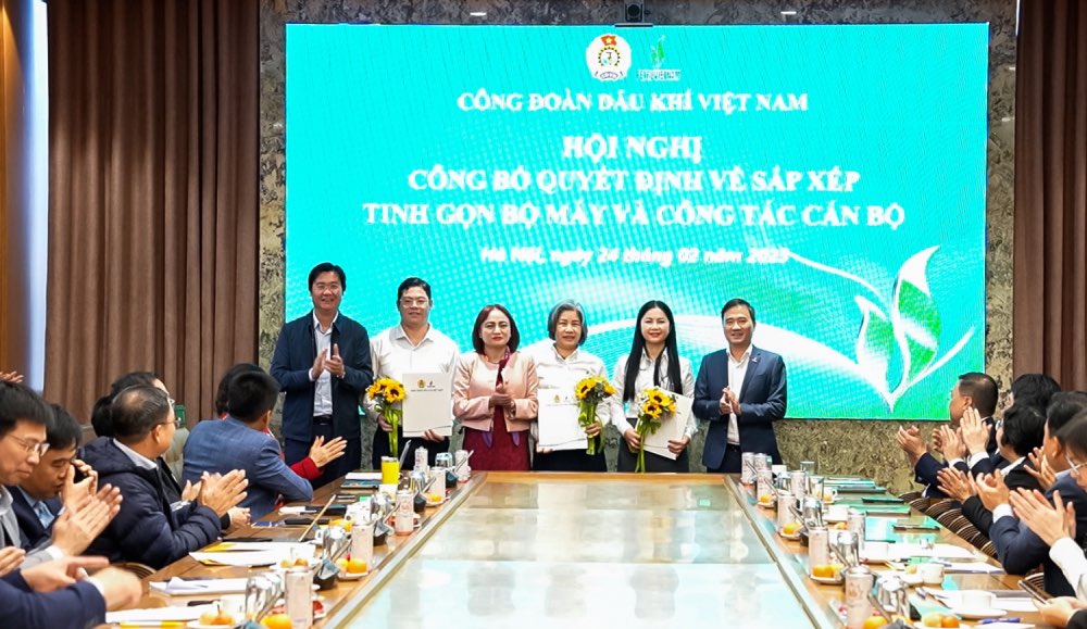 The Vietnam Oil and Gas Trade Union has just announced decisions on the organization of the apparatus. Photo: DKVN Trade Union