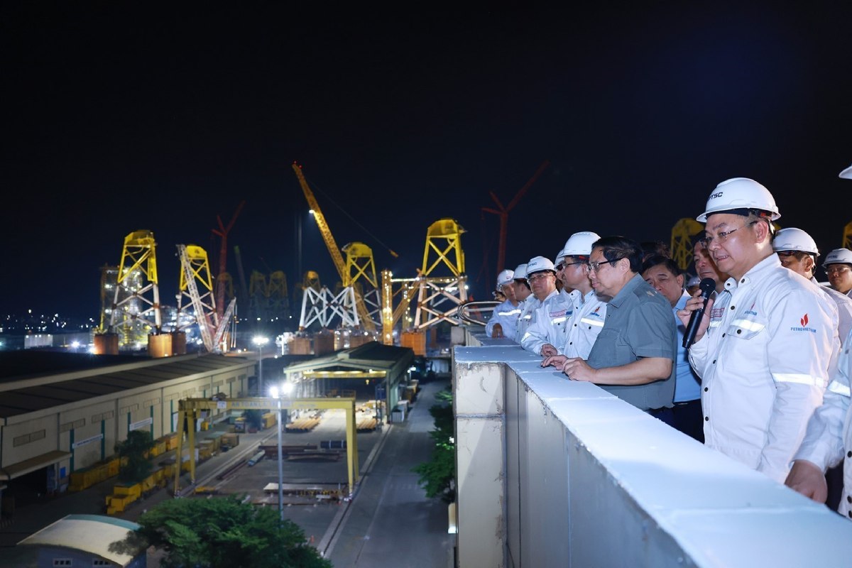 Politburo member and Prime Minister Pham Minh Chinh visited the Center for Energy Industry and Port Logistics Services of Vietnam Oil and Gas Technical Services Joint Stock Corporation at the end of 2024. Photo: VNA