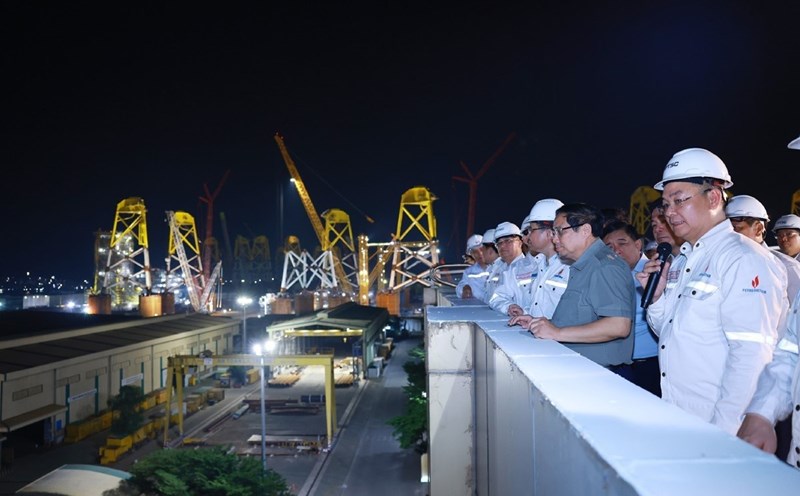 Politburo member and Prime Minister Pham Minh Chinh visited the Center for Energy Industry and Port Logistics Services of Vietnam Oil and Gas Technical Services Joint Stock Corporation at the end of 2024. Photo: VNA