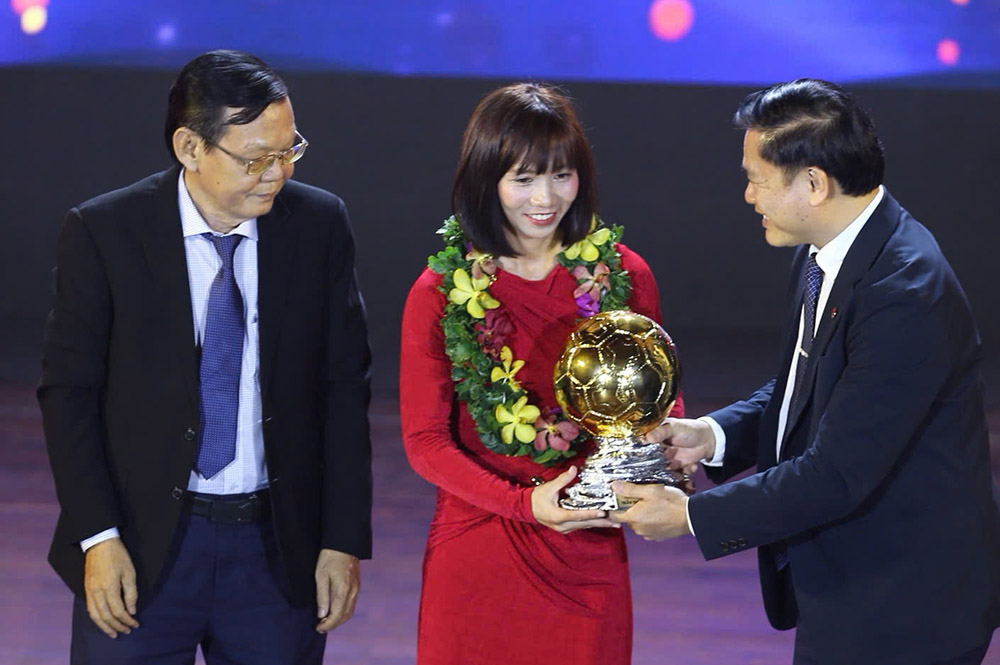 Midfielder Tran Thi Thuy Trang won the Golden Ball at the age of 36. Photo: Thanh Vu