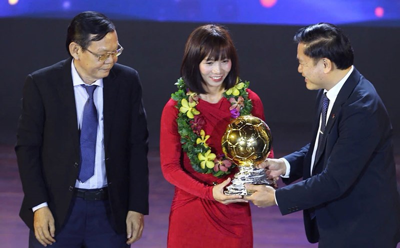 Midfielder Tran Thi Thuy Trang won the Golden Ball at the age of 36. Photo: Thanh Vu