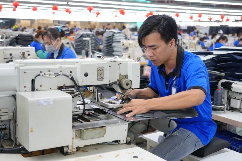 Workers Phan Thanh Quoc is supported by the company and the union in his work. Photo: Thanh An