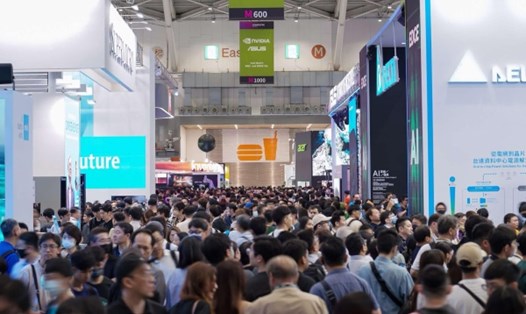 COMPUTEX 2025 với chủ đề "AI Next" thu hút đông đảo khách tham quan. Ảnh: NVCC