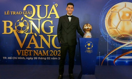 Tiến Linh dùng toàn bộ tiền thưởng Quả bóng vàng Việt Nam để làm từ thiện. Ảnh: Quốc An