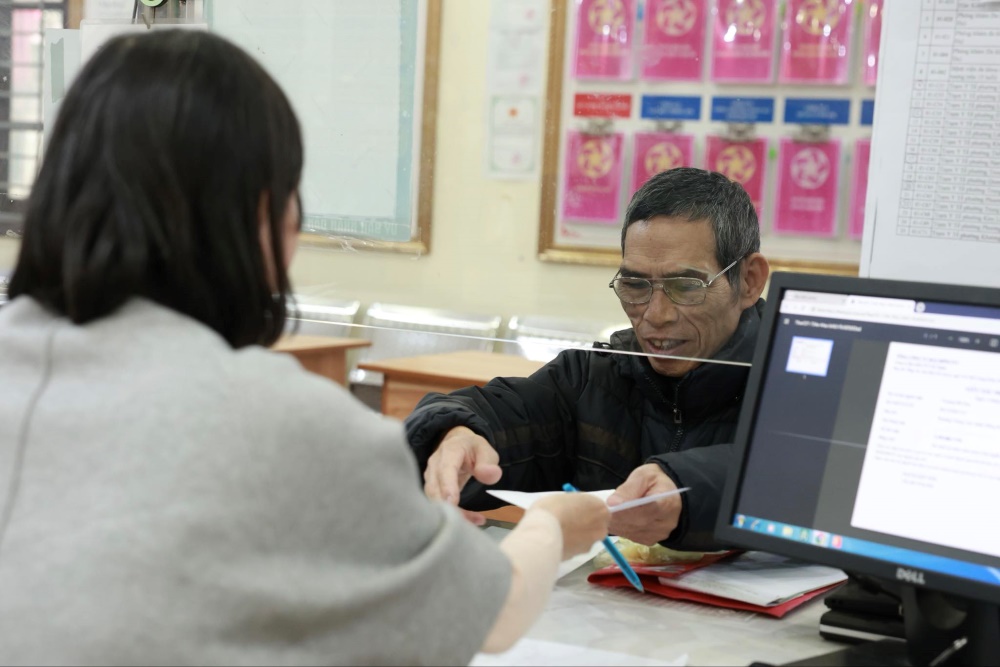 Change some locations for administrative procedures after the merger of departments in Hanoi. Photo: Hai Nguyen