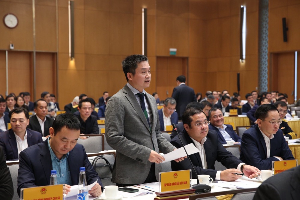 Mr. Pham Van Thanh - Chairman of the Vietnam National Petroleum Group (Petrolimex) - will continue to reduce some units in the second quarter. Photo: VGP/Dinh Hai