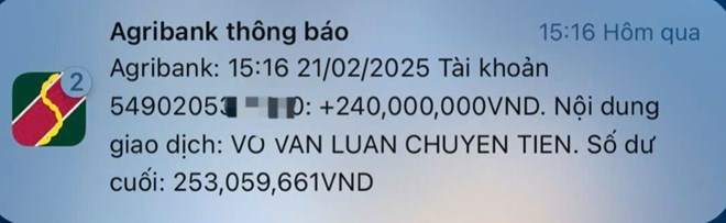 Mr. Viet's bank account suddenly received a large sum of money transferred by mistake by someone else. Photo: Lam Hong