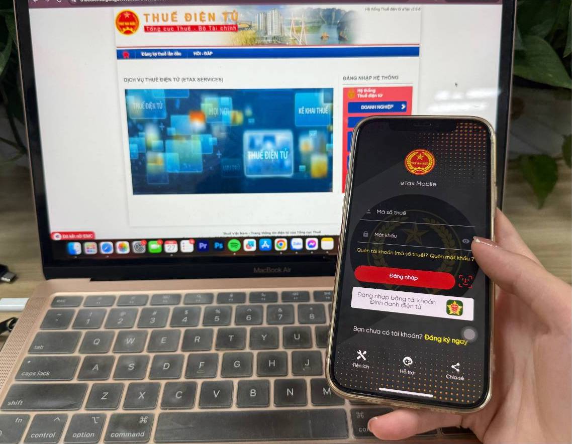 3 fastest ways to look up personal income tax debts. Photo: Thanh Binh