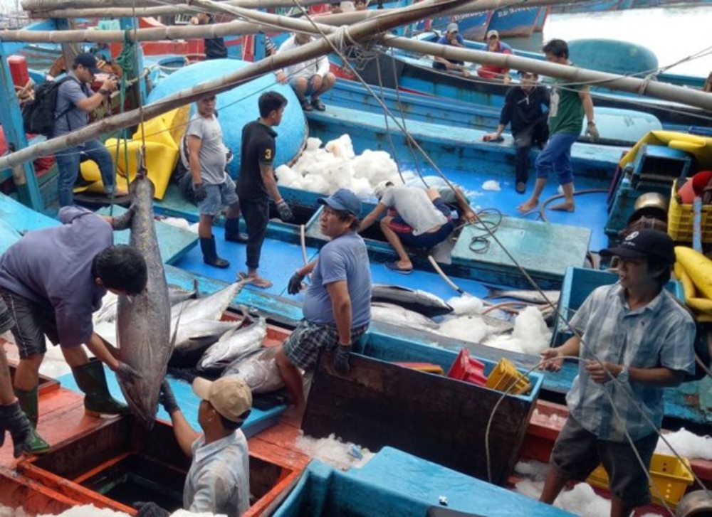 Sea workers often face many risks and are prone to work accidents during work. Photo: Phuong Linh