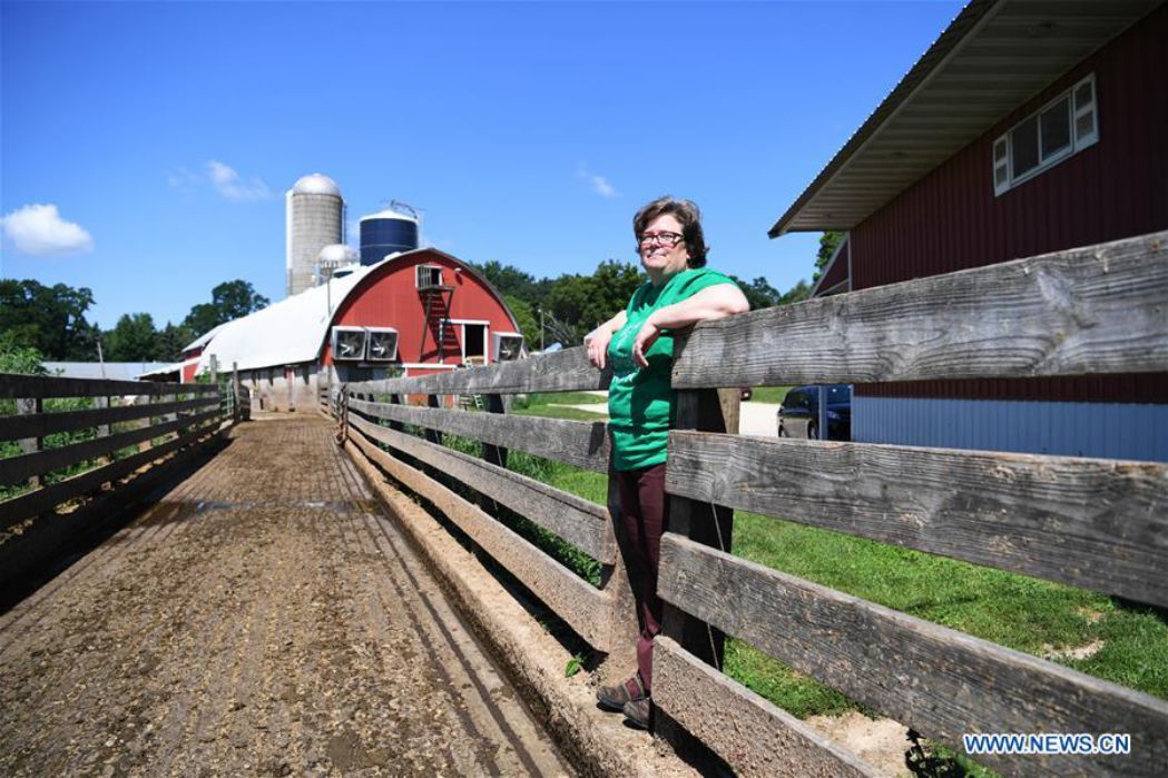 Trong bối cảnh nông sản rớt giá, lãi suất cao, chi phí hạt giống, phân bón và nhân công tăng vọt, những đồng USD thu được từ du lịch trở thành một cứu cánh quan trọng. Ảnh: Xinhua