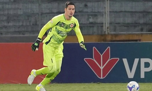 Nguyễn Filip không được thi đấu vòng 15 V.League 2024-2025 vì đã nhận đủ 3 thẻ vàng. Ảnh: CAHN FC
