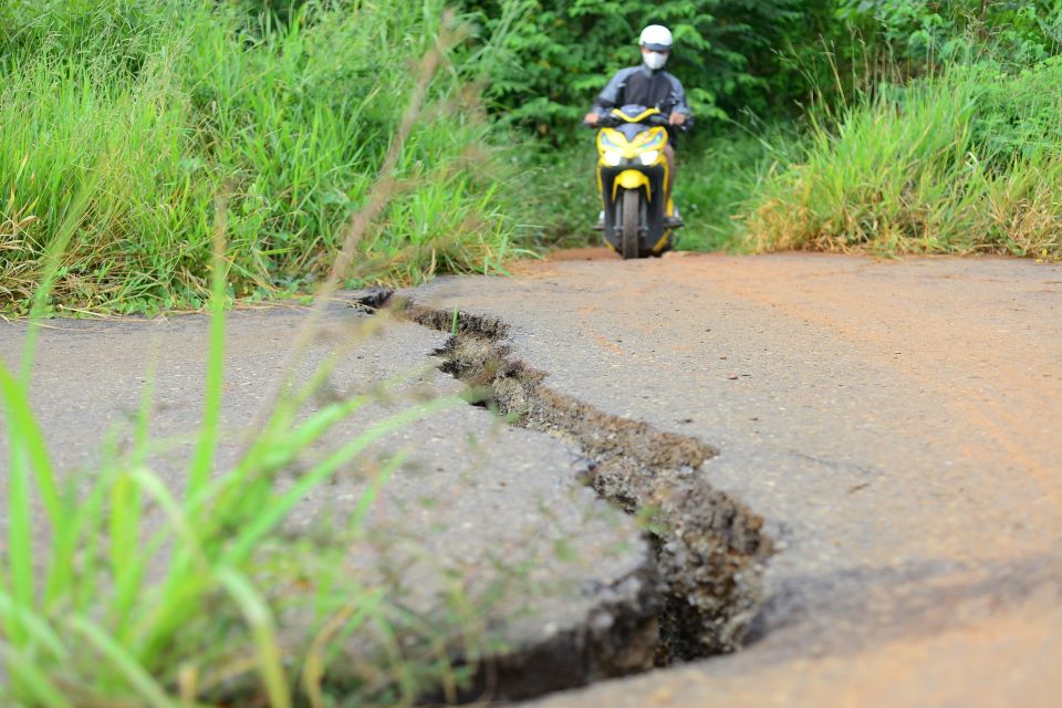 Nhieu vi tri tuyen tranh bi xuong cap, hu hong. Anh: Bao Lam