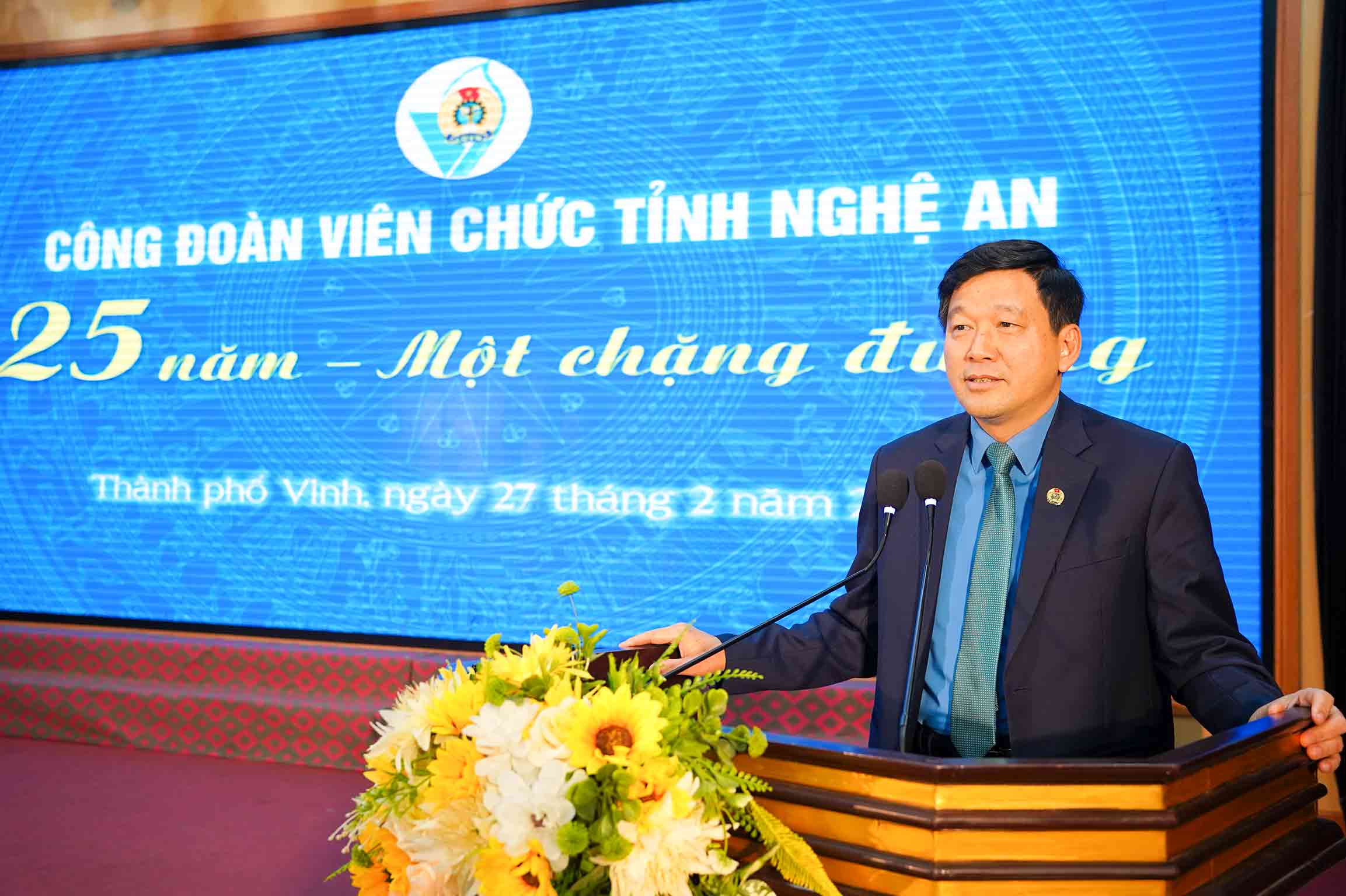 Ong Kha Van Tam - Chu tich LDLD tinh Nghe An phat bieu tai hoi nghi. Anh: Duy Chuong