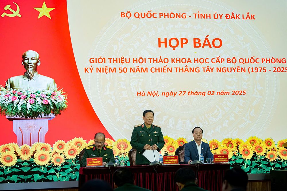 Press conference to introduce the Scientific Conference at the Ministry of National Defense level to celebrate the 50th anniversary of the Central Highlands Victory (1975 - 2025). Photo: T.Vuong
