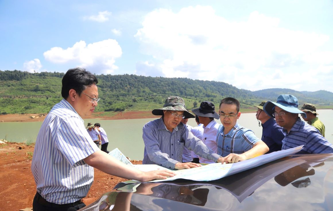 Local authorities are actively implementing site clearance for 2 expressway projects. Photo: Lam Hong