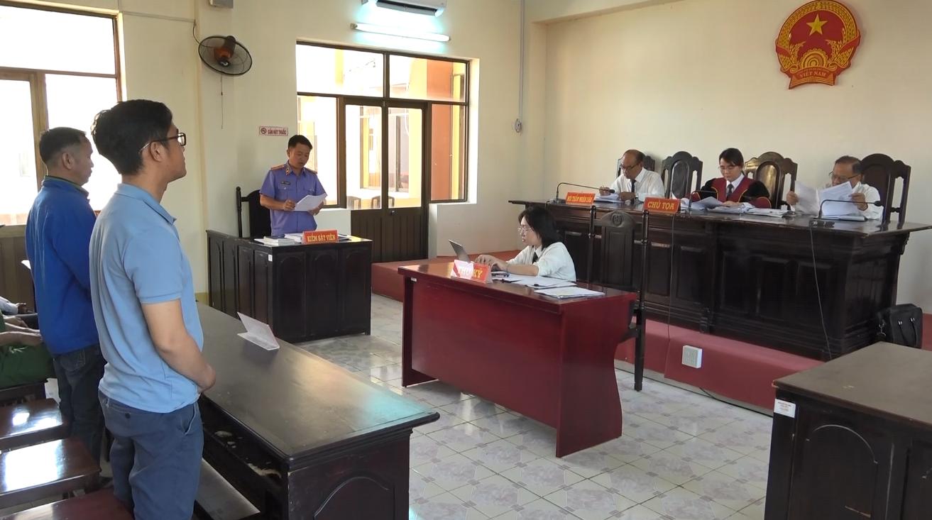 Quyen and Huy received bribes to distort the results of the measurement of violations. Photo: Van Vu