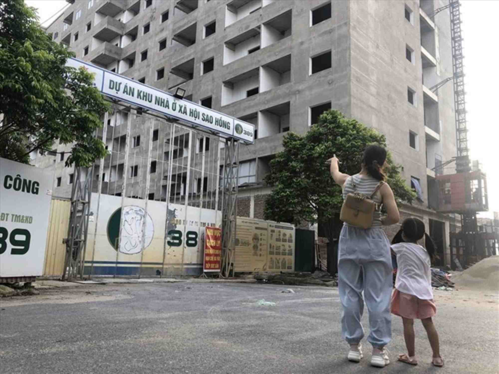 Many workers and low-income people look forward to the handover of the Sao Hong social housing project (Que Vo Town, Bac Ninh Province) every day. Photo: Tran Tuan