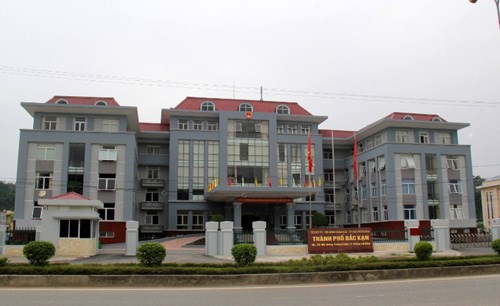 The People's Committee of Bac Kan province issued an urgent document requesting a temporary suspension of construction, repair and renovation of district-level headquarters. Photo: Bac Kan Information Portal.