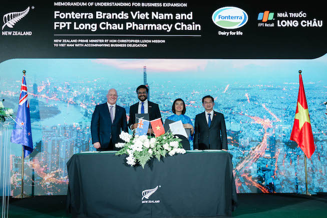 Prime Minister Luxon witnessed the signing of a Memorandum of Understanding between the two sides on nutritional support and health care for the elderly in Vietnam. Photo: Provided by the Organizing Committee