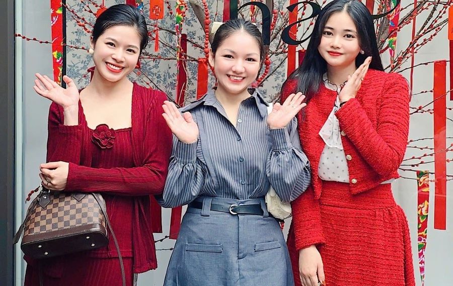 Women after marriage still need to pay attention to fashion and beauty. Photo: Bich Nhung