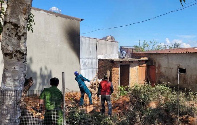 Hiện trường vụ nổ tại nhà ông L.M.T. Ảnh: Bảo Trung