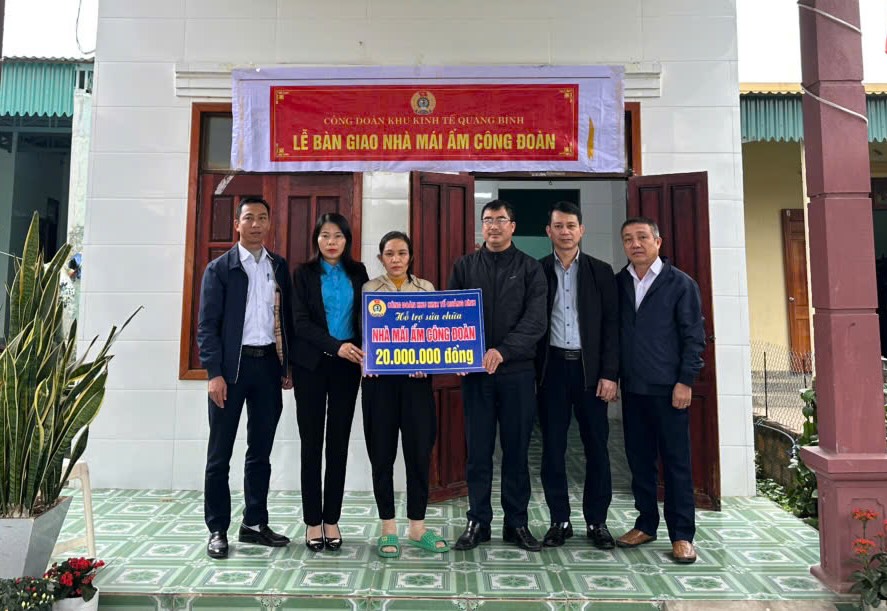 La nueva casa ayuda a los trabajadores en Quang Binh a superar las dificultades. Foto: NGOC Thinh