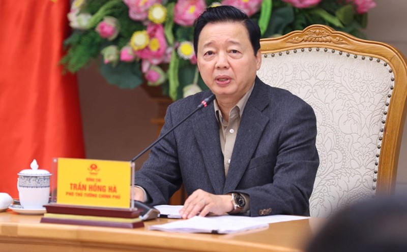 Member of the Party Central Committee, Deputy Prime Minister Tran Hong Ha chaired a meeting to give opinions on the draft Law on Water Supply and Drainage. Photo: VGP