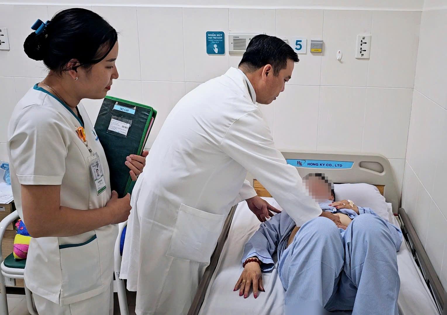 Los medicos examinan a los pacientes. Foto: El hospital proporciona
