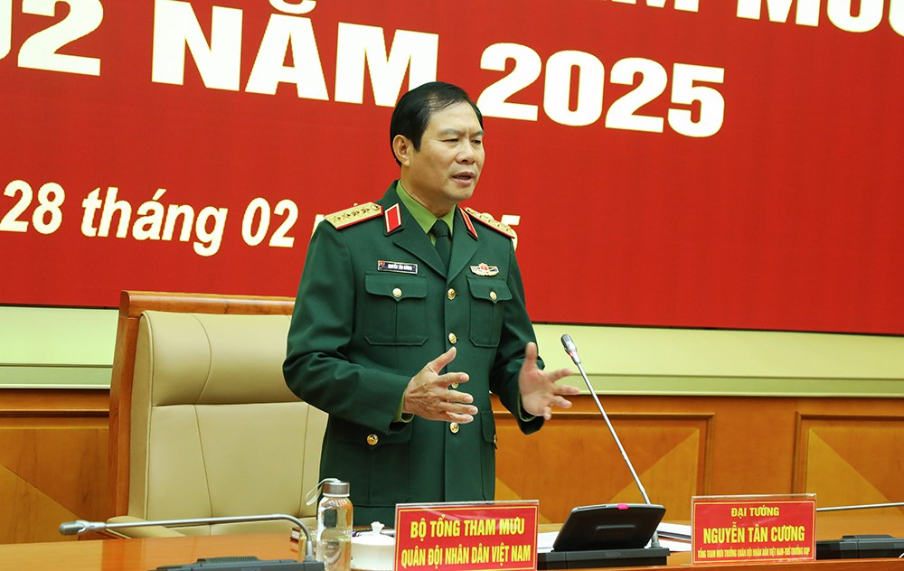 General Nguyen Tan Cuong requested agencies and units to continue implementing the contents of the Conclusion of the Central Military Commission Standing Committee on adjusting the organization of the Vietnam People's Army. Photo: Nguyen Hai